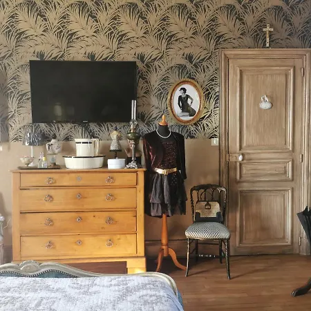Les Camelias Bed & Breakfast *