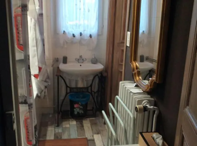 Les Camelias Bed & Breakfast 3*